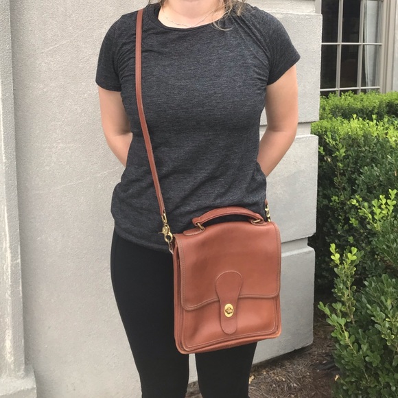 Coach Handbags - Vintage Coach Small Messenger bag in brown leather